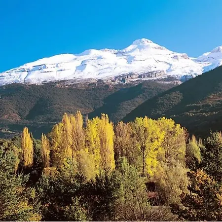 Villanua Acogedor Piso Con Garaje, Padel Y Piscina Buitenkant foto